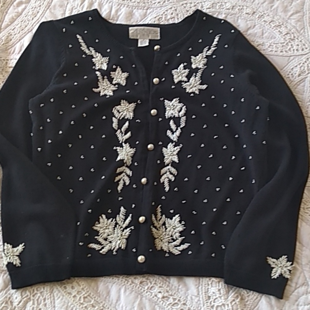 Beautiful classic knit sweater ♥️♥️